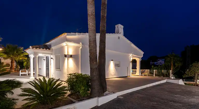 Modern Villa near beach