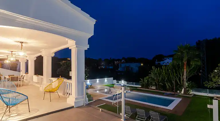 Modern Villa near beach