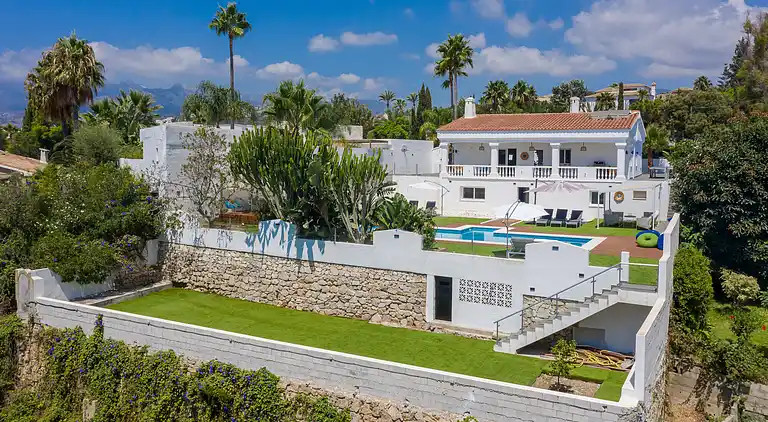 Modern Villa near beach