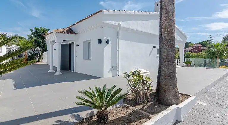 Modern Villa near beach