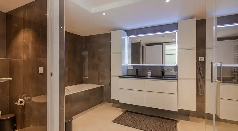 Modern Villa near beach