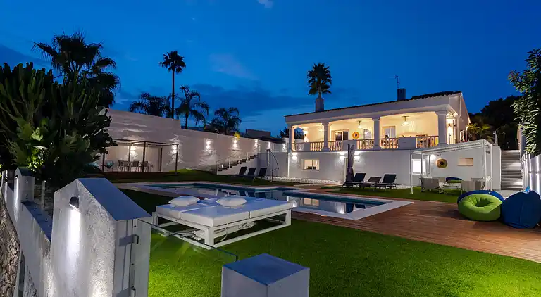 Modern Villa near beach