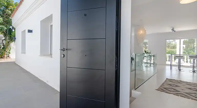 Modern Villa near beach