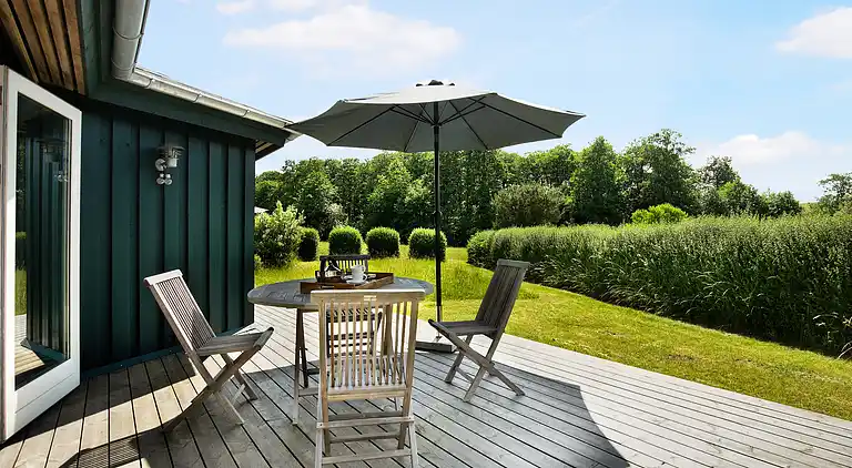 Scenic summer house near quiet lapping waves
