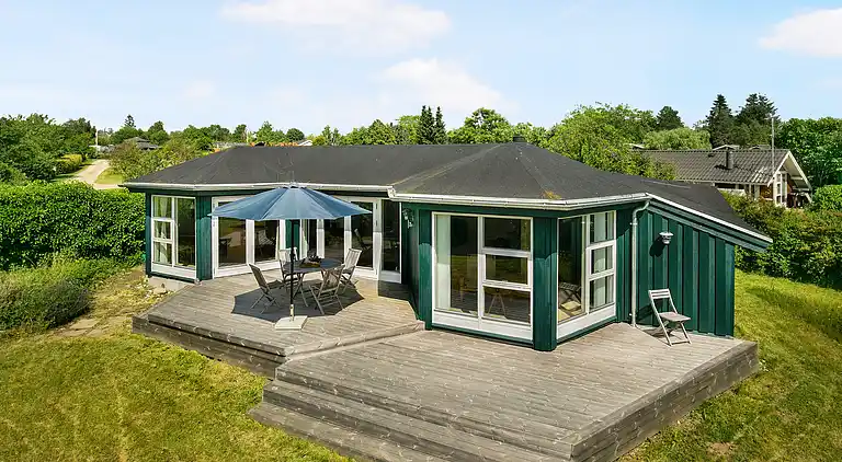 Scenic summer house near quiet lapping waves