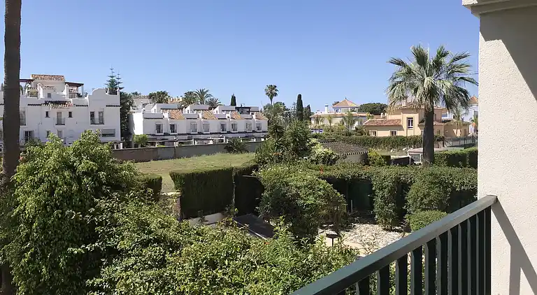 MODERNE LEJLIGHED NÆR PUERTO BANUS