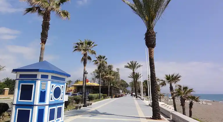 MODERNE LEJLIGHED NÆR PUERTO BANUS