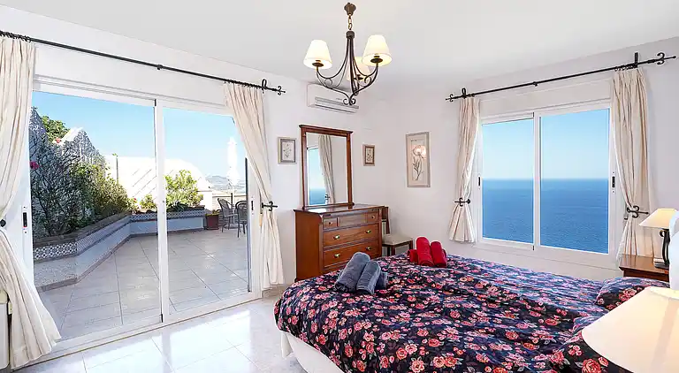 Beautiful villa with views & private heated pool☀️🏝