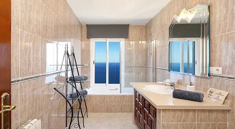 Beautiful villa with views & private heated pool☀️🏝