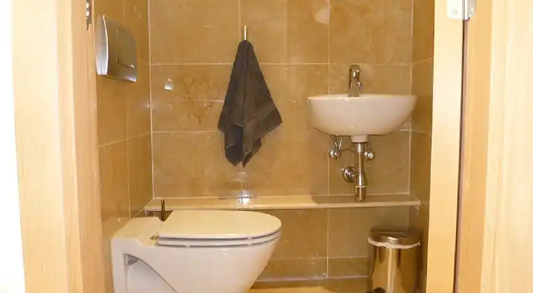 FIN LEJLIGHED - TAET VED STRANDEN