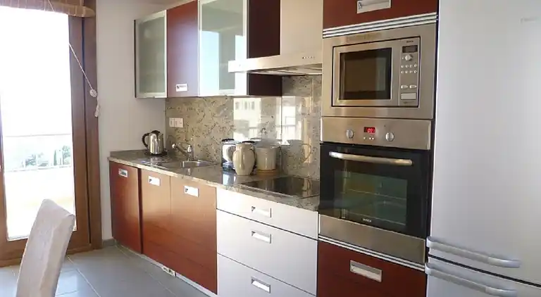 FIN LEJLIGHED - TAET VED STRANDEN