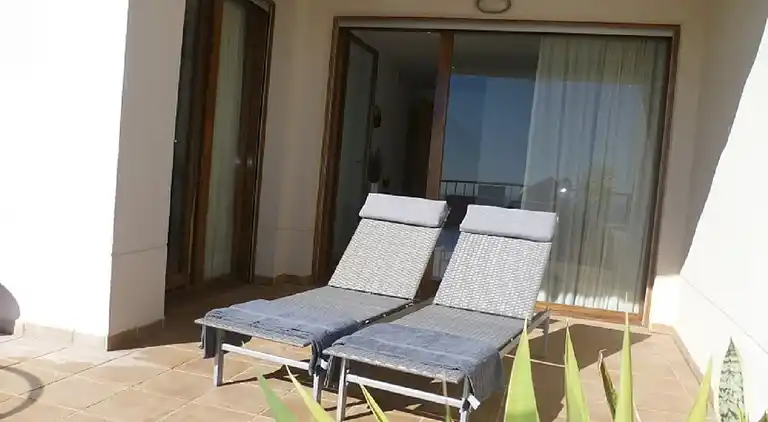 FIN LEJLIGHED - TAET VED STRANDEN