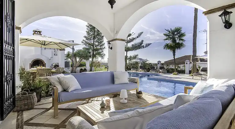 GRAND &amp; SUPERB VILLA CLOSE TO BEACH