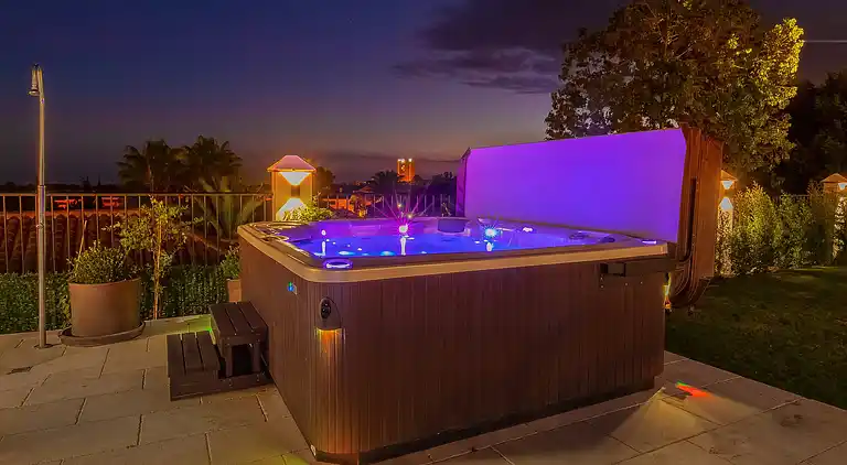 GRAND &amp; SUPERB VILLA CLOSE TO BEACH