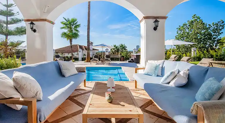 GRAND &amp; SUPERB VILLA CLOSE TO BEACH