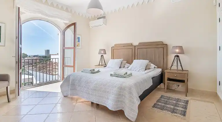 GRAND &amp; SUPERB VILLA CLOSE TO BEACH