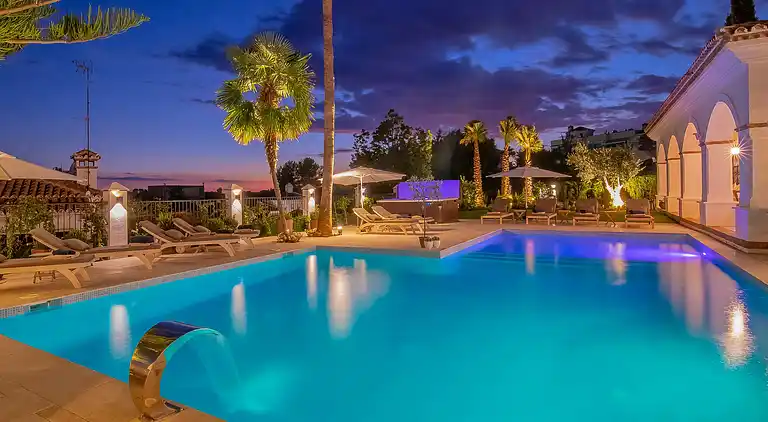 GRAND &amp; SUPERB VILLA CLOSE TO BEACH