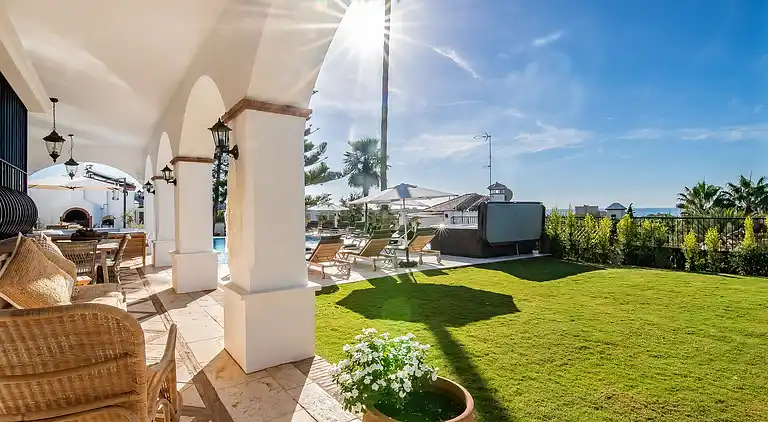 GRAND &amp; SUPERB VILLA CLOSE TO BEACH