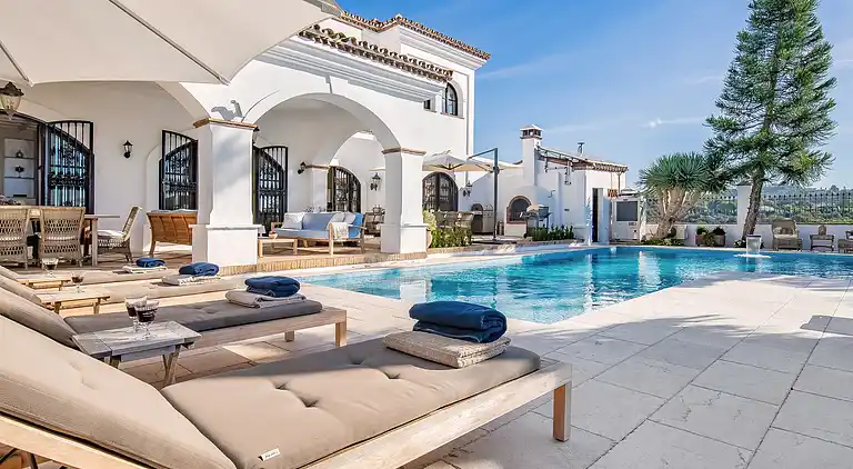 GRAND &amp; SUPERB VILLA CLOSE TO BEACH