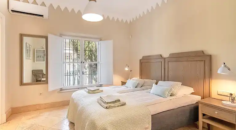 GRAND &amp; SUPERB VILLA CLOSE TO BEACH