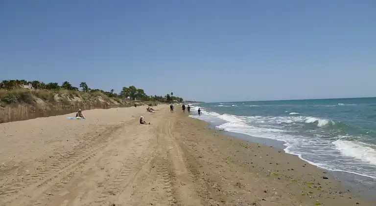 GRAND &amp; SUPERB VILLA CLOSE TO BEACH