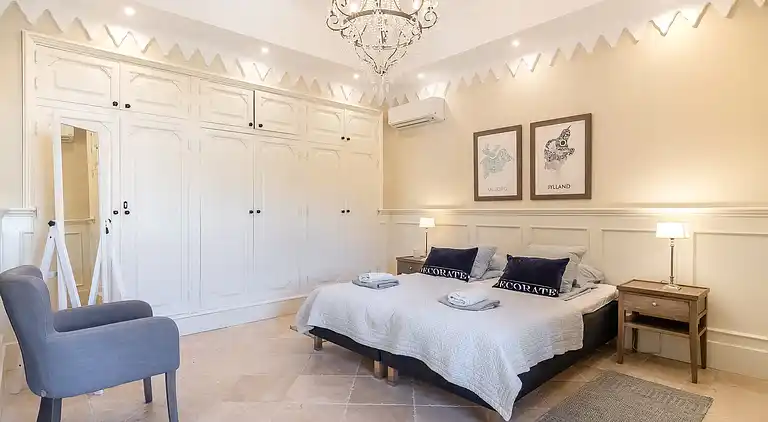 GRAND &amp; SUPERB VILLA CLOSE TO BEACH