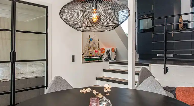 3 vær.renoveret st.+1.sal