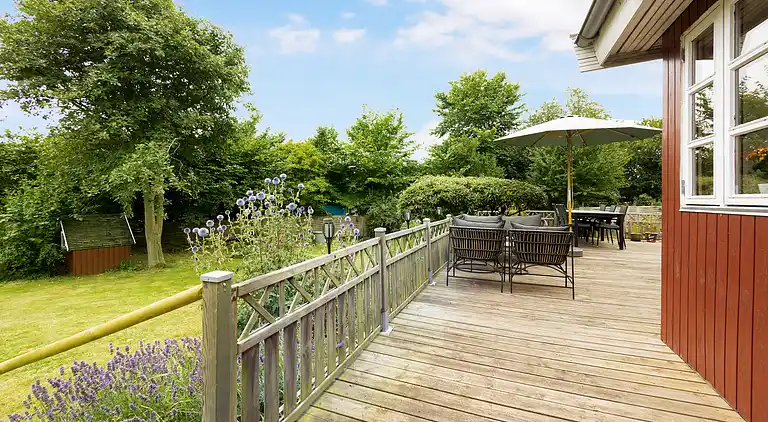 Charmerende sommerhus 450 meter fra havet