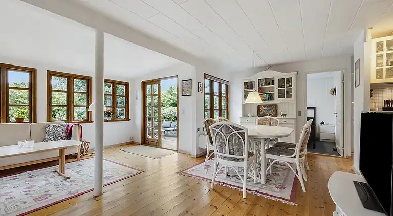 Charmerende sommerhus 450 meter fra havet