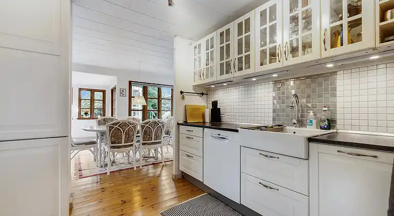 Charmerende sommerhus 450 meter fra havet