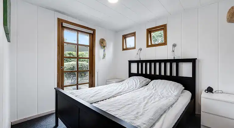 Charmerende sommerhus 450 meter fra havet