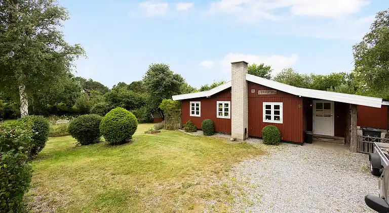 Charmerende sommerhus 450 meter fra havet