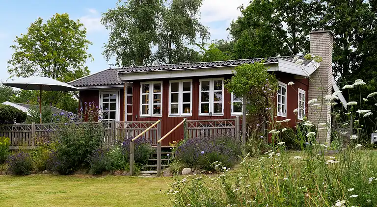 Charmerende sommerhus 450 meter fra havet