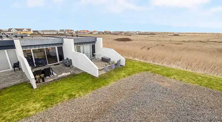 Holiday home in the first row to the North Sea