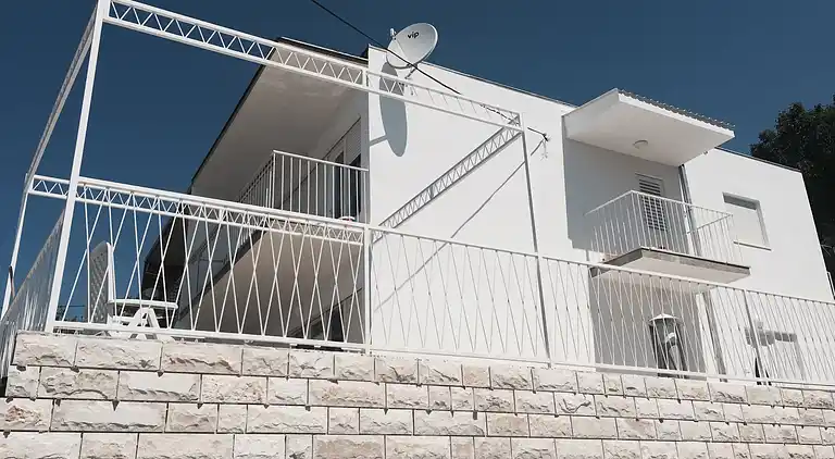 Ferielejlighed i Podstrana