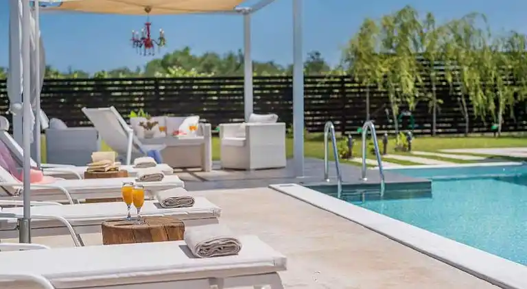 Madini Luxury villa with private swimming pool