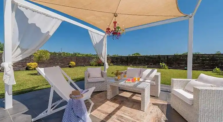 Madini Luxury villa with private swimming pool