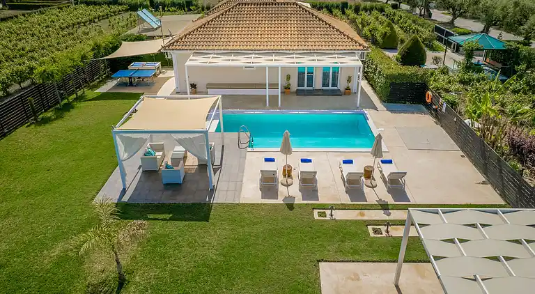 Madini Luxury villa with private swimming pool