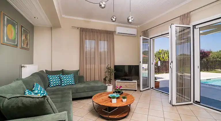 Madini Luxury villa with private swimming pool