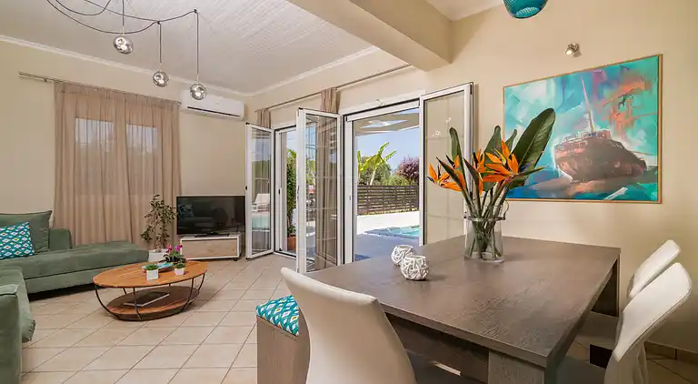 Madini Luxury villa with private swimming pool