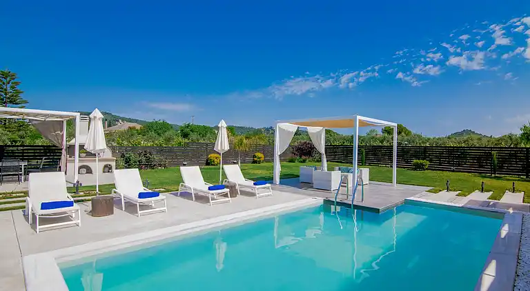 Madini Luxury villa with private swimming pool