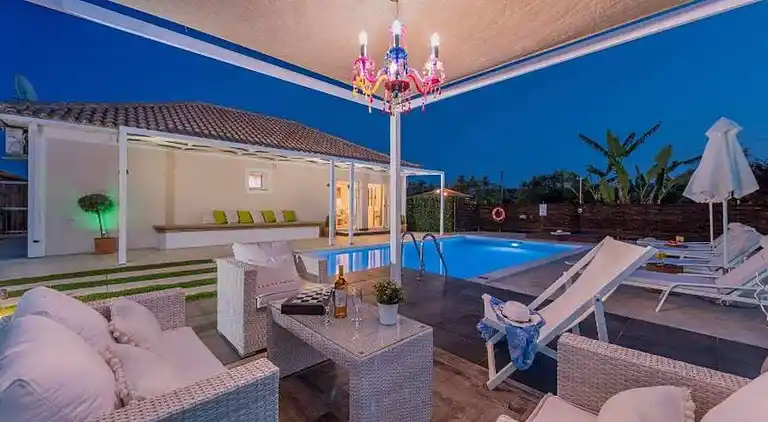 Madini Luxury villa with private swimming pool