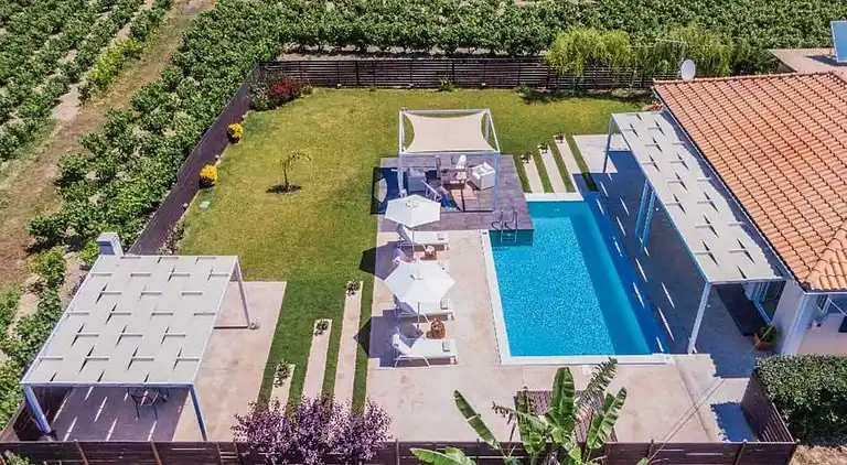 Madini Luxury villa with private swimming pool
