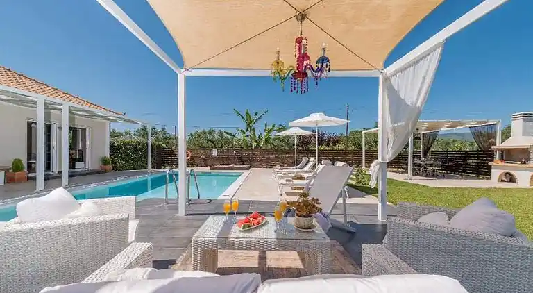 Madini Luxury villa with private swimming pool