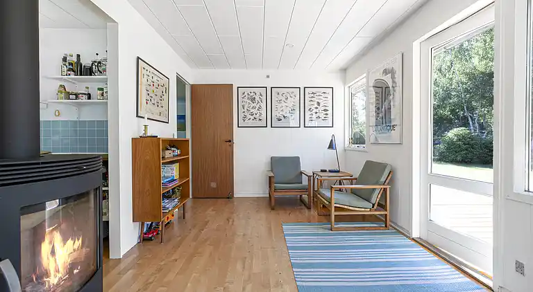 Natursmukt sommerhus nær skov og strand