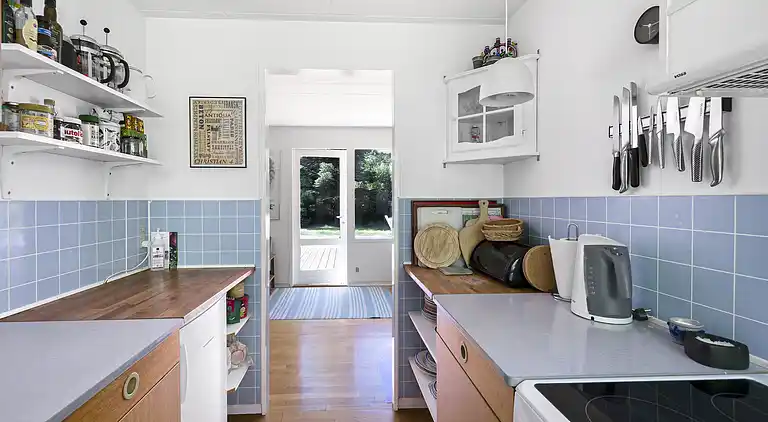 Natursmukt sommerhus nær skov og strand