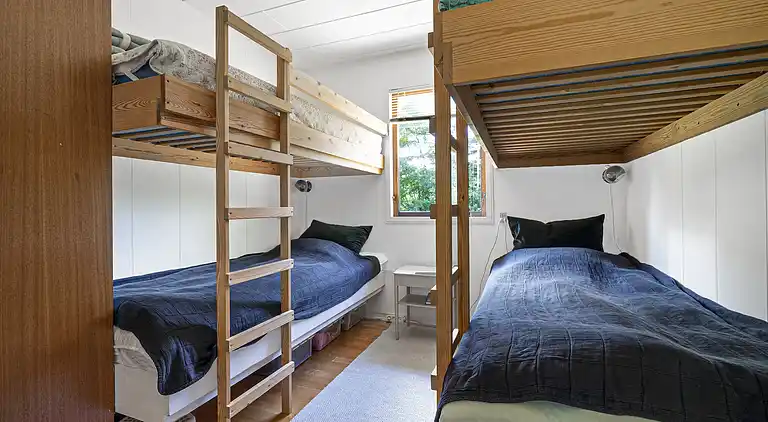 Natursmukt sommerhus nær skov og strand