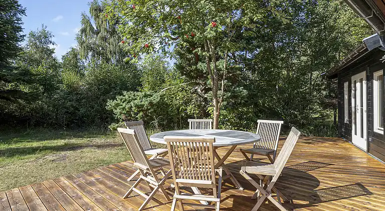Natursmukt sommerhus nær skov og strand