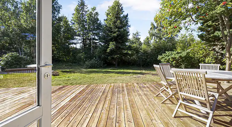 Natursmukt sommerhus nær skov og strand