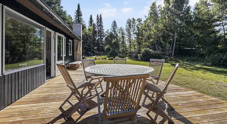 Natursmukt sommerhus nær skov og strand